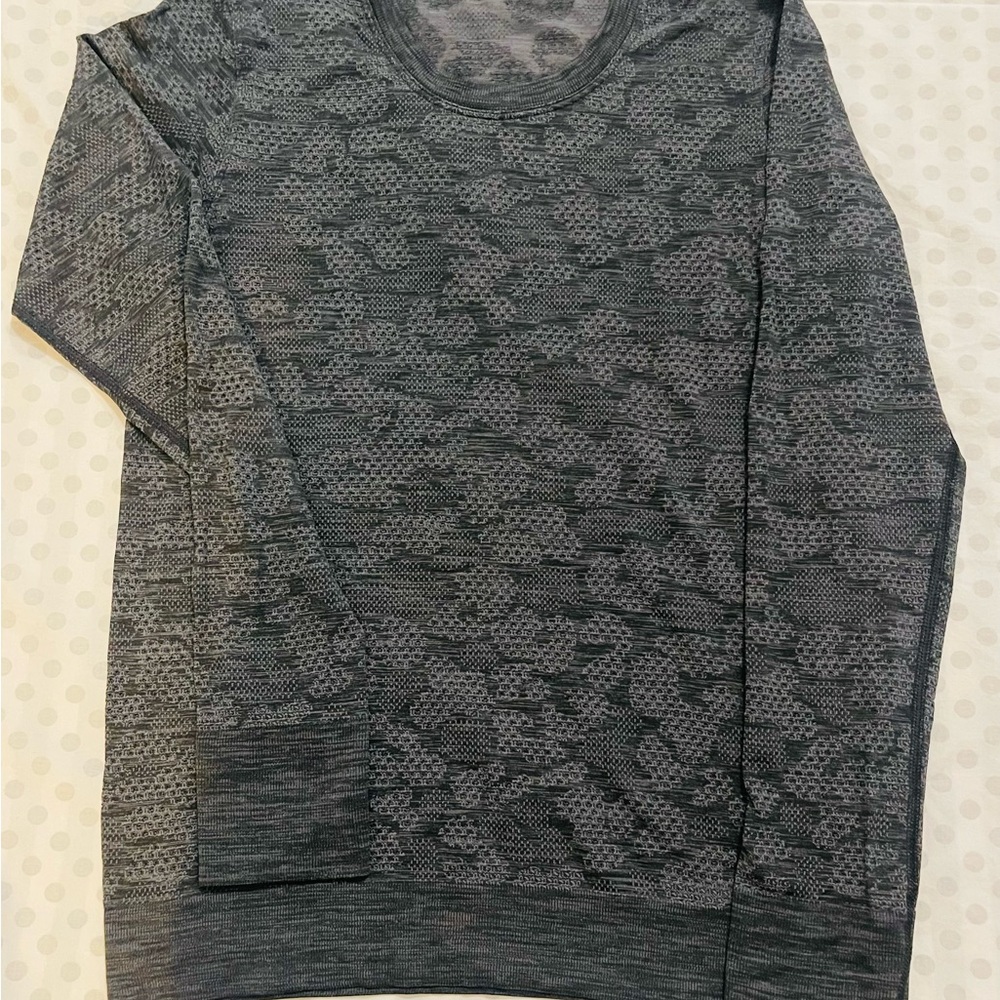 Lululemon Athletica Gray Long Sleeve Tee